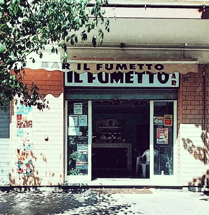 Ingresso del Fumetto Bar visto dalla strada
